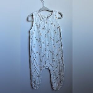 Rylee cru White Sleeveless Giraffe Print Romper